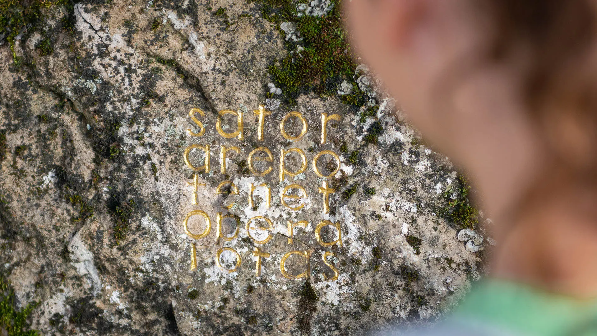 A Roman word square, first found in the ruins of Pompeii, gilded onto a boulder on the mountain path. herman de vries, sator arepo tenet opera rotas, 2002-2005, collection Art en montagne du musée Gassendi. Photo © lenaturographe