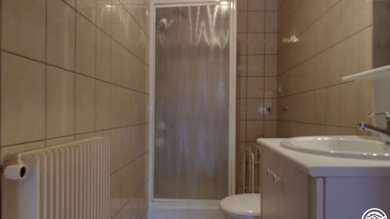 Salle d'eau de la chambre triple