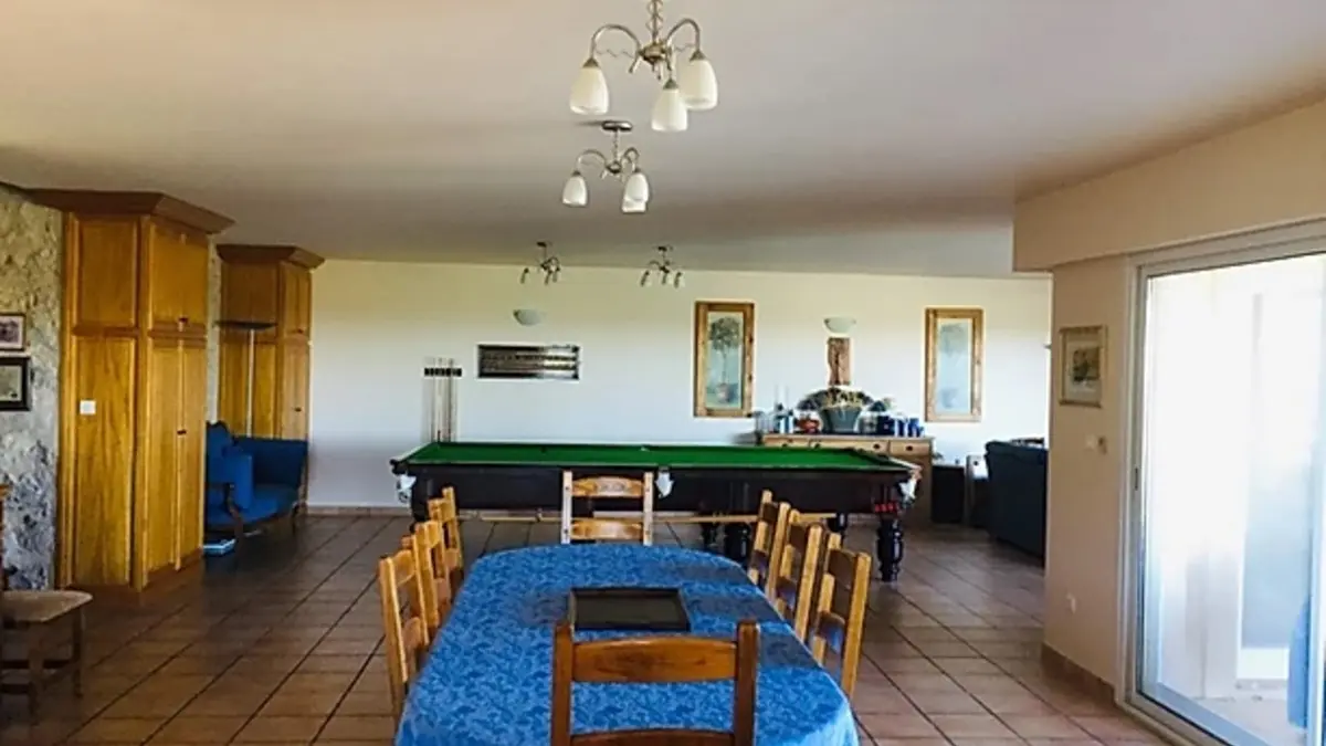 Espace repas et séjour