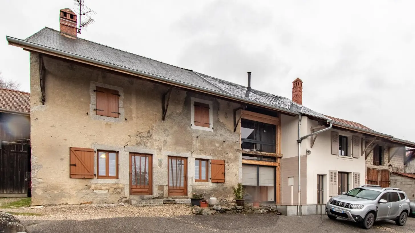 Gîte au centre de la bâtisse (avant aménagement terrasse)