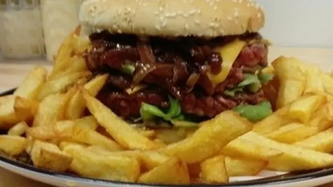 FORMULE double burger (300g de viande) et frites maison