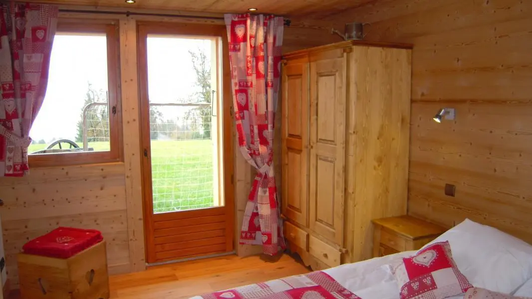 la chambre principale donne sur le jardin