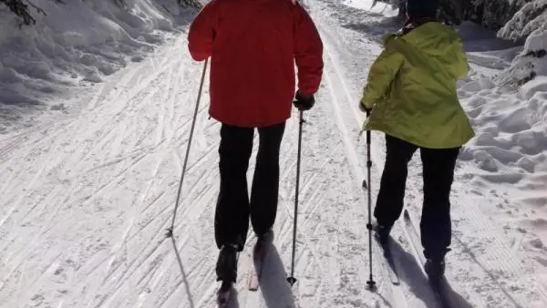 multiples pistes de ski de fond dans la zone nordique du Pilat. 2 departs dans le village accessibles à pied.