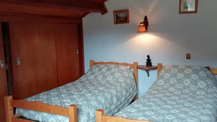 chambre à coucher deux lits simples