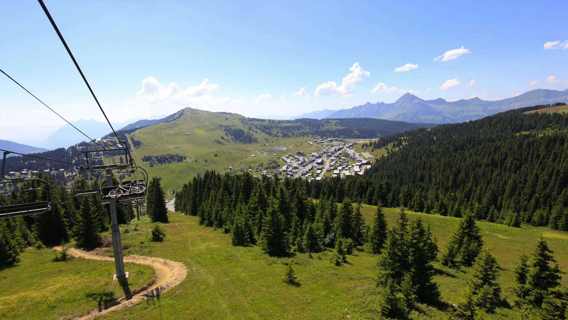 Vue depuis le télésiège de la Légette