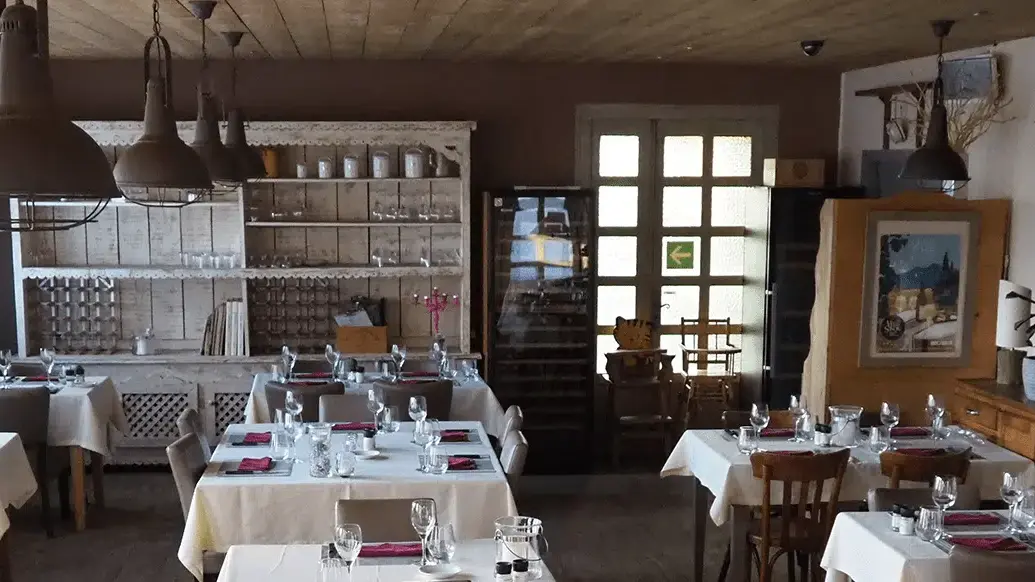Auberge Les Clarines au Châtelard : salle du restaurant