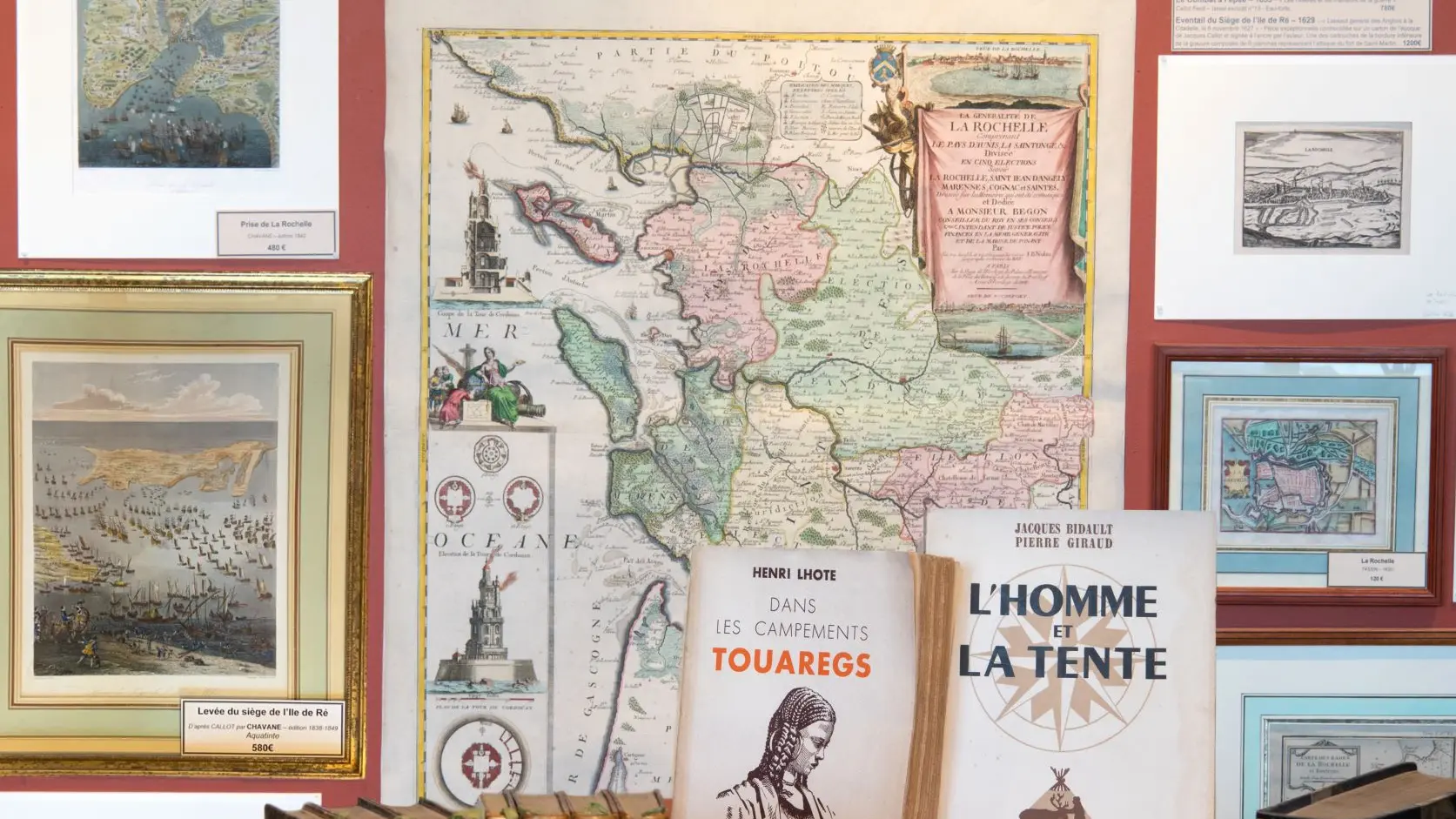 Sélection de cartes et de livres