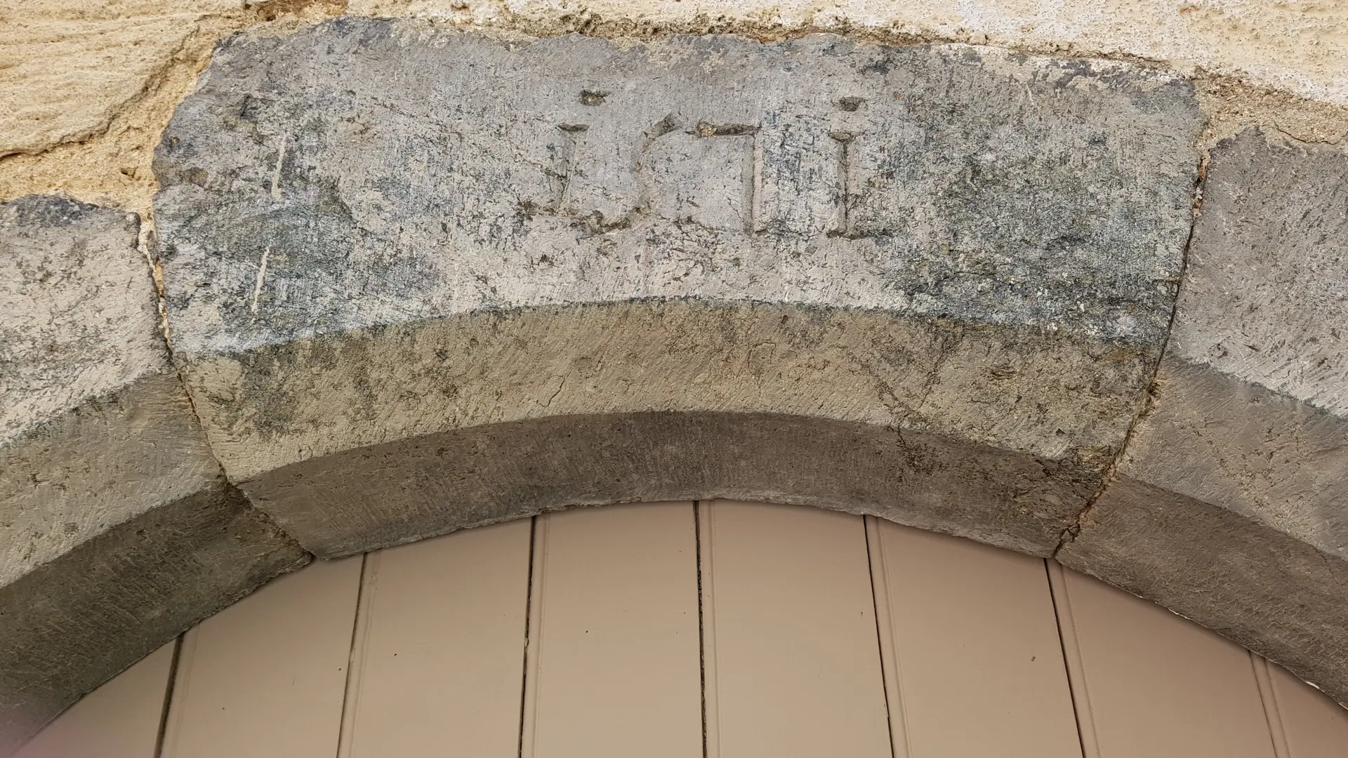 Portes anciennes à Gassin, l'un des Plus Beaux Villages de France - https://gassin.euPortes anciennes