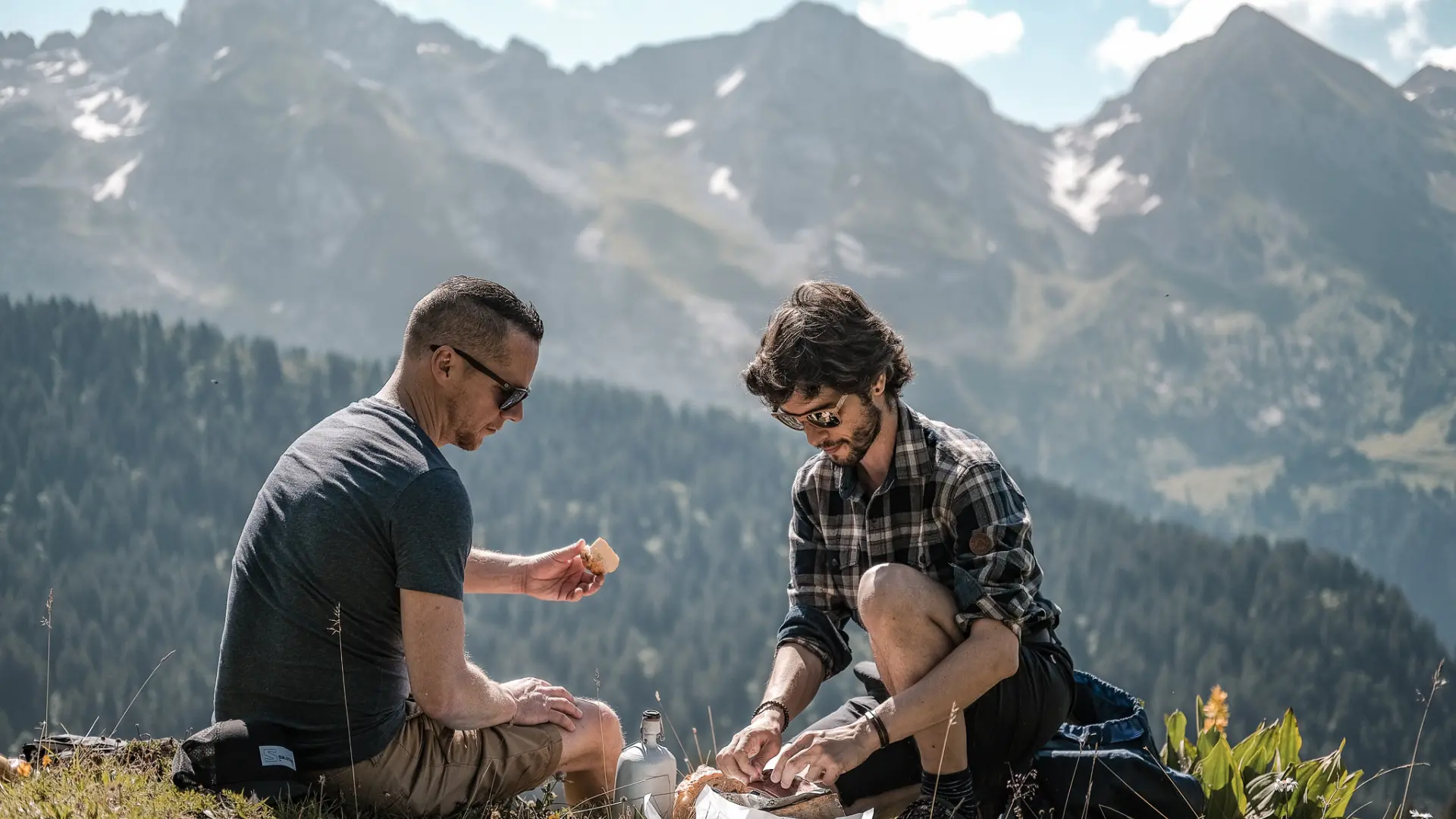 Pique-nique face aux Aravis, VTT électrique et apéro savoyard, Le Grand-Bornand