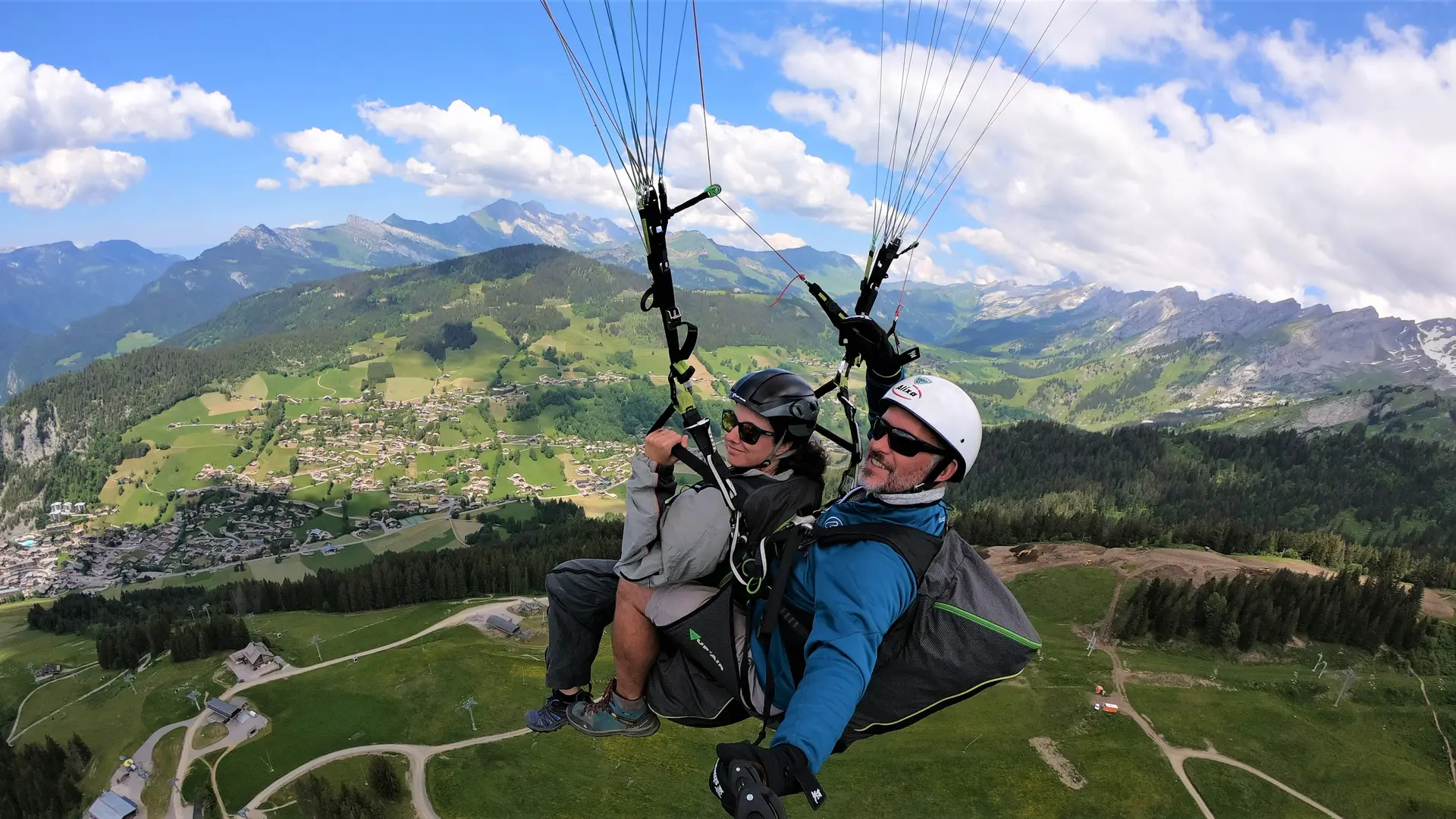 Parapente à La Giettaz en été