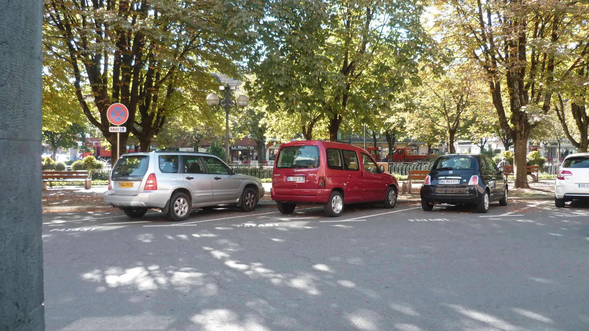 parking devant l'office de tourisme