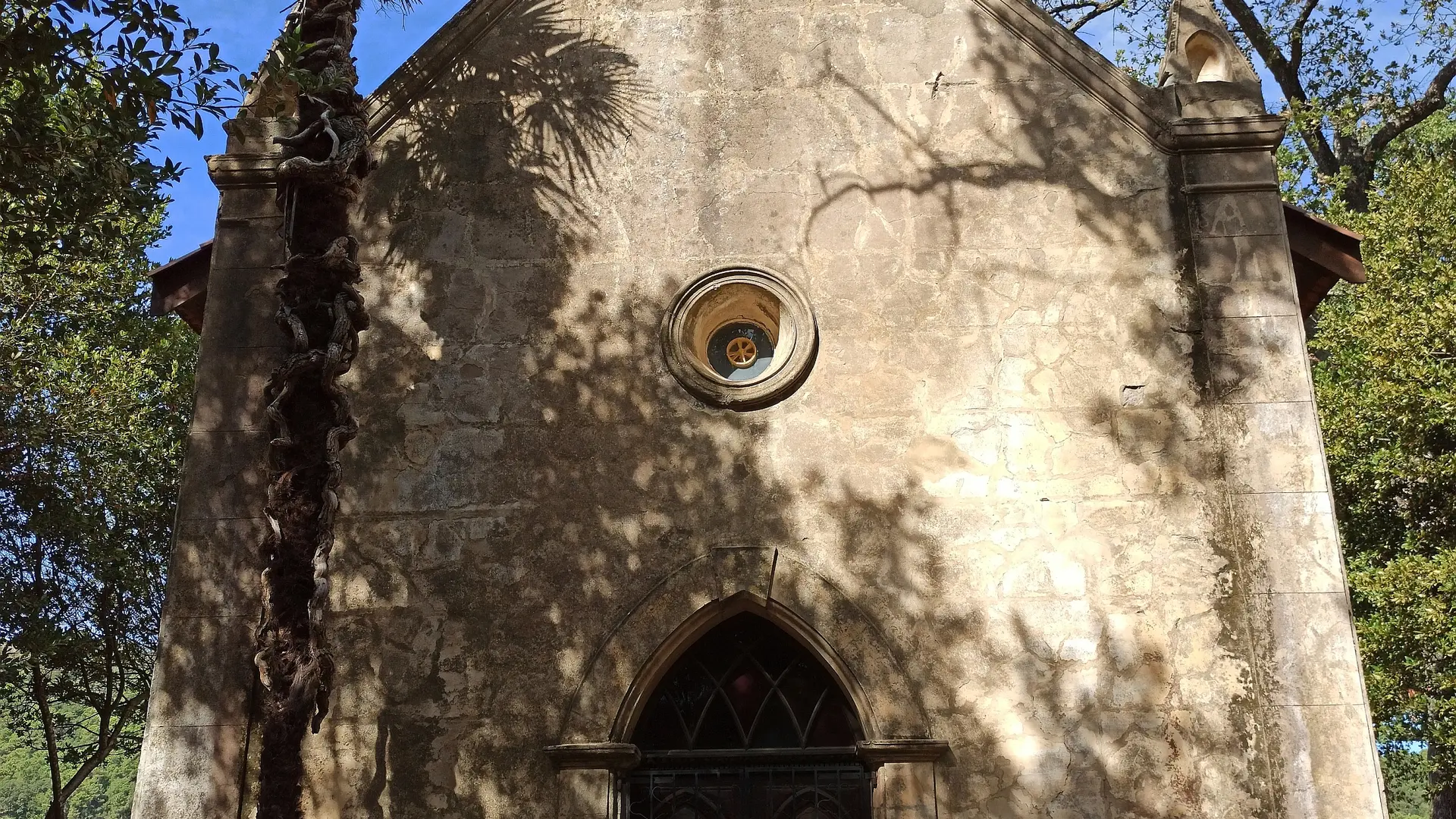 Façade de la chapelle Minuty à Gassin - https://gassin.eu