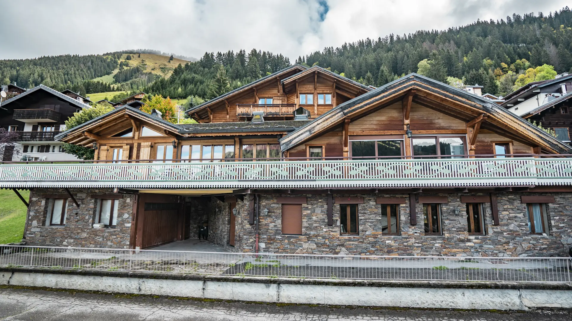 Façade du Chalet en été