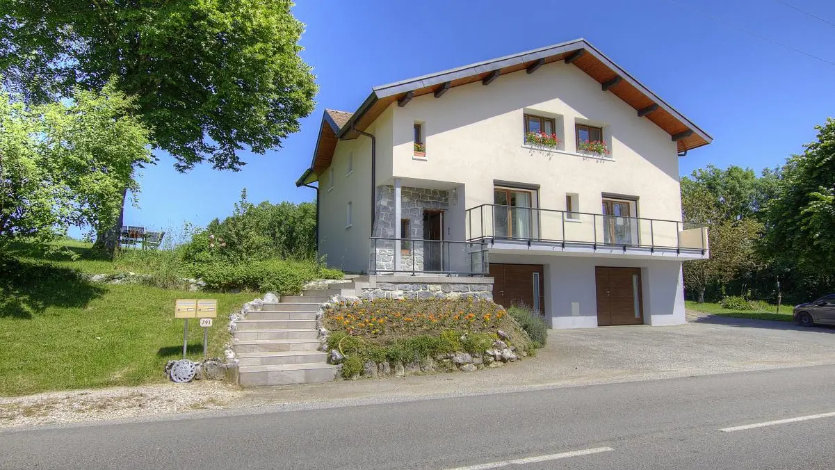 Le gîte est situé au 1er niveau (balcon)