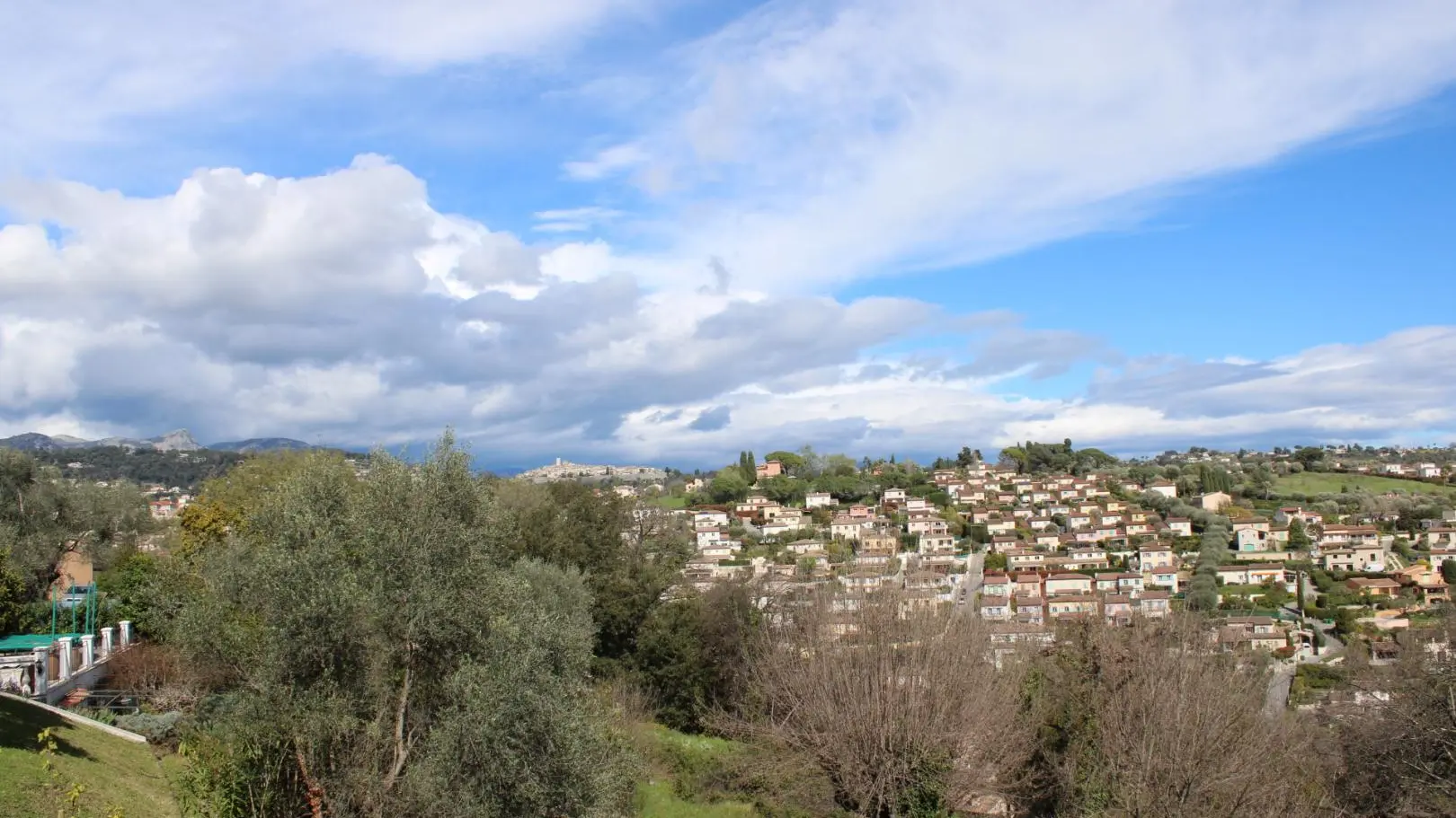 Gîte le Mazet - Vue du jardin - La Colle sur Loup- Gîtes de France Alpes-Maritimes