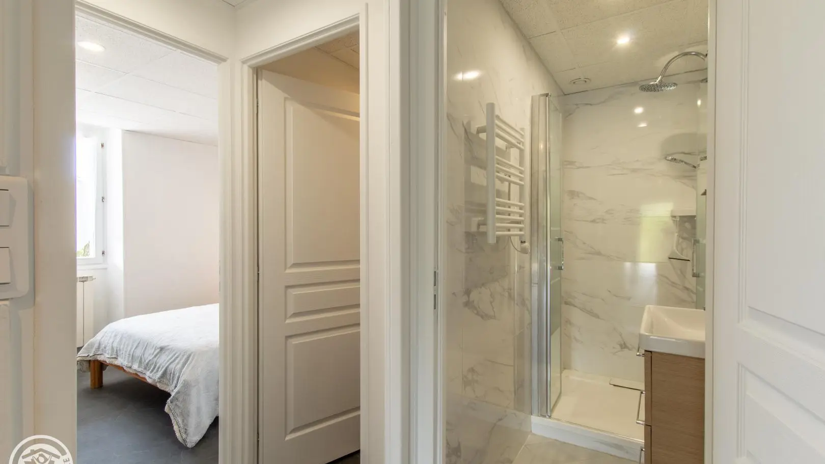 Chambre 2 et salle d'eau