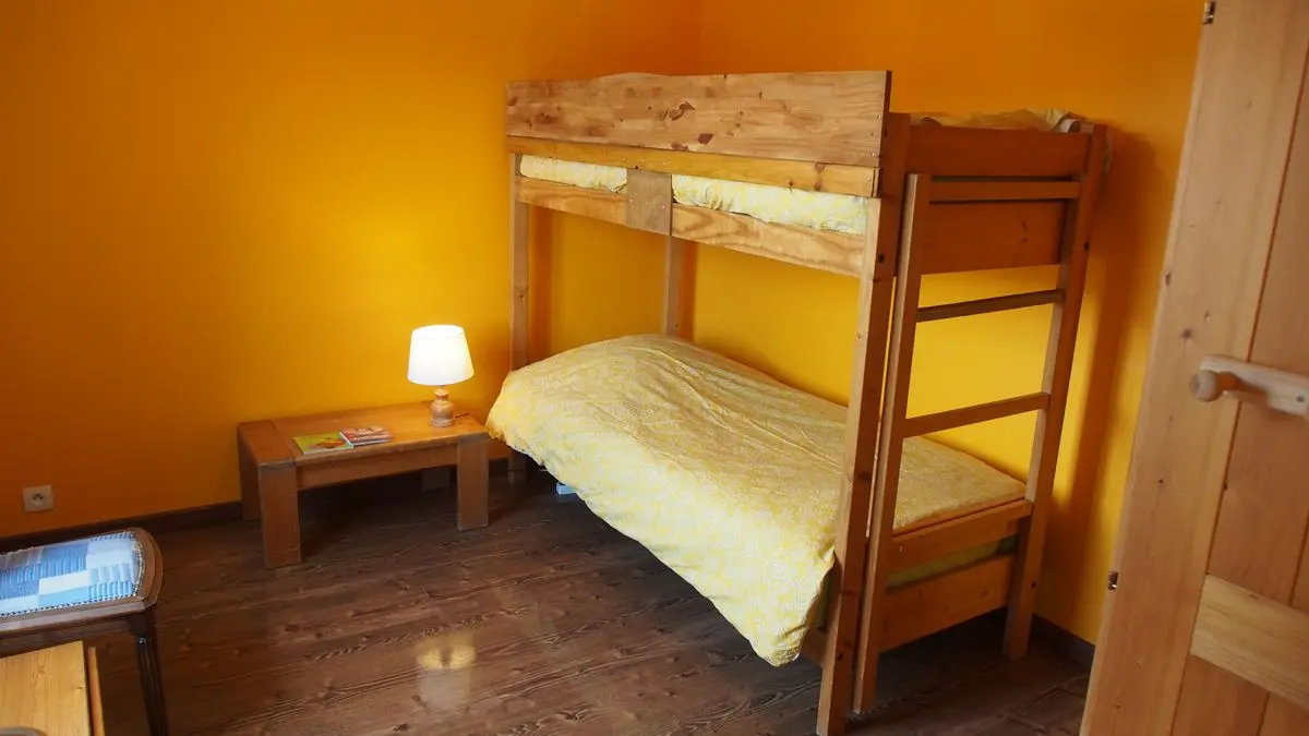 Premier étage : chambre 6 jaune