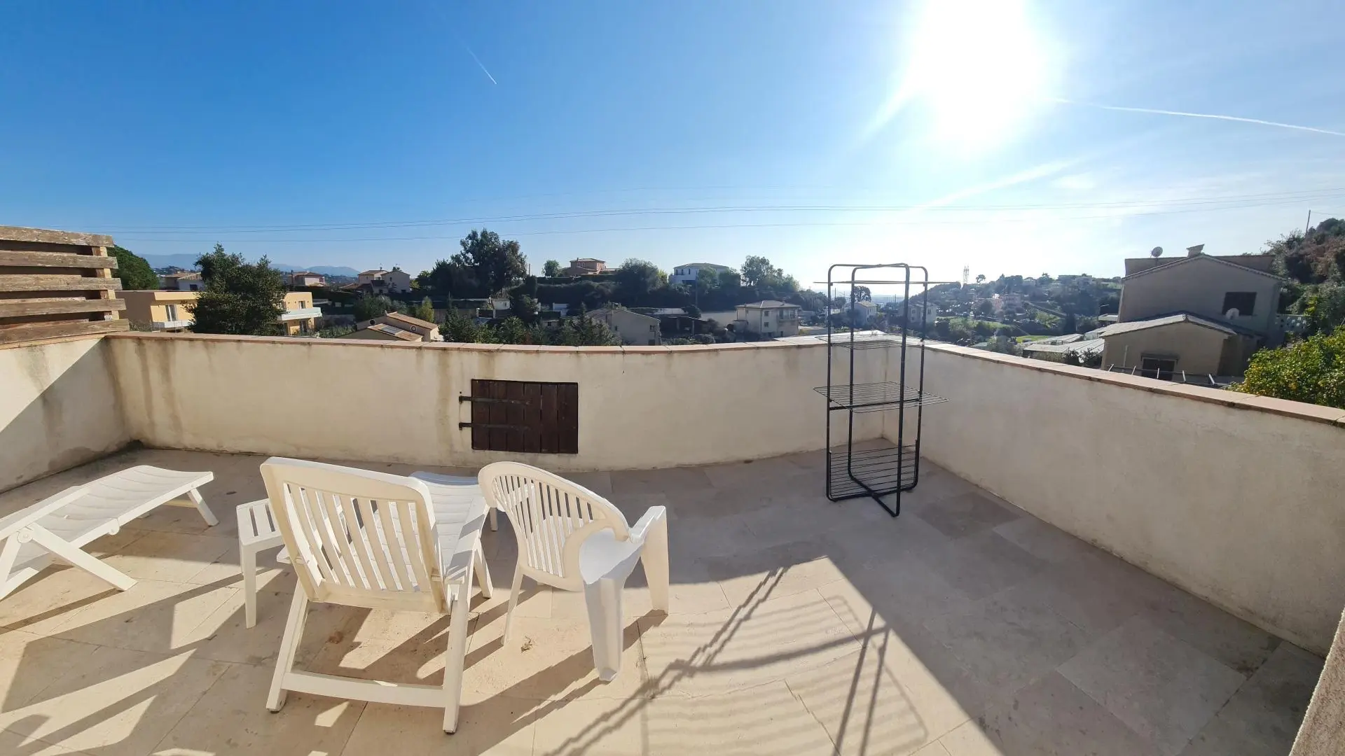 Gîte Le Clos du Noyer Renard-Terrasse et vue-La Gaude-Gîtes de France Alpes-Maritimes