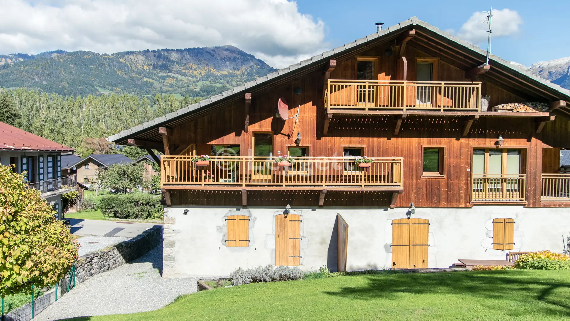 Vue maison_depuis jardin_ete