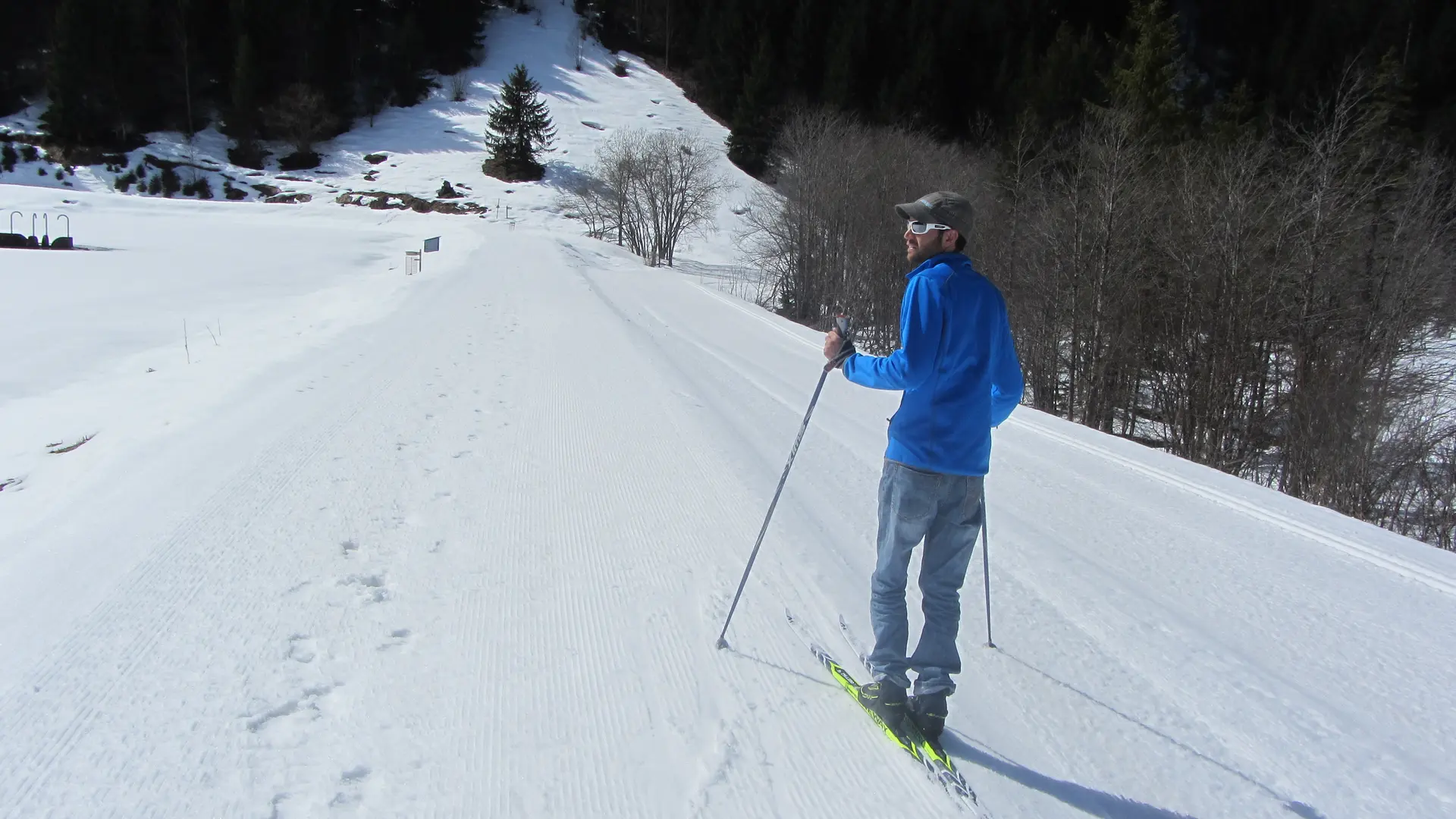 Child cross-country skiing on the Lac des Plagnes Nordic loop