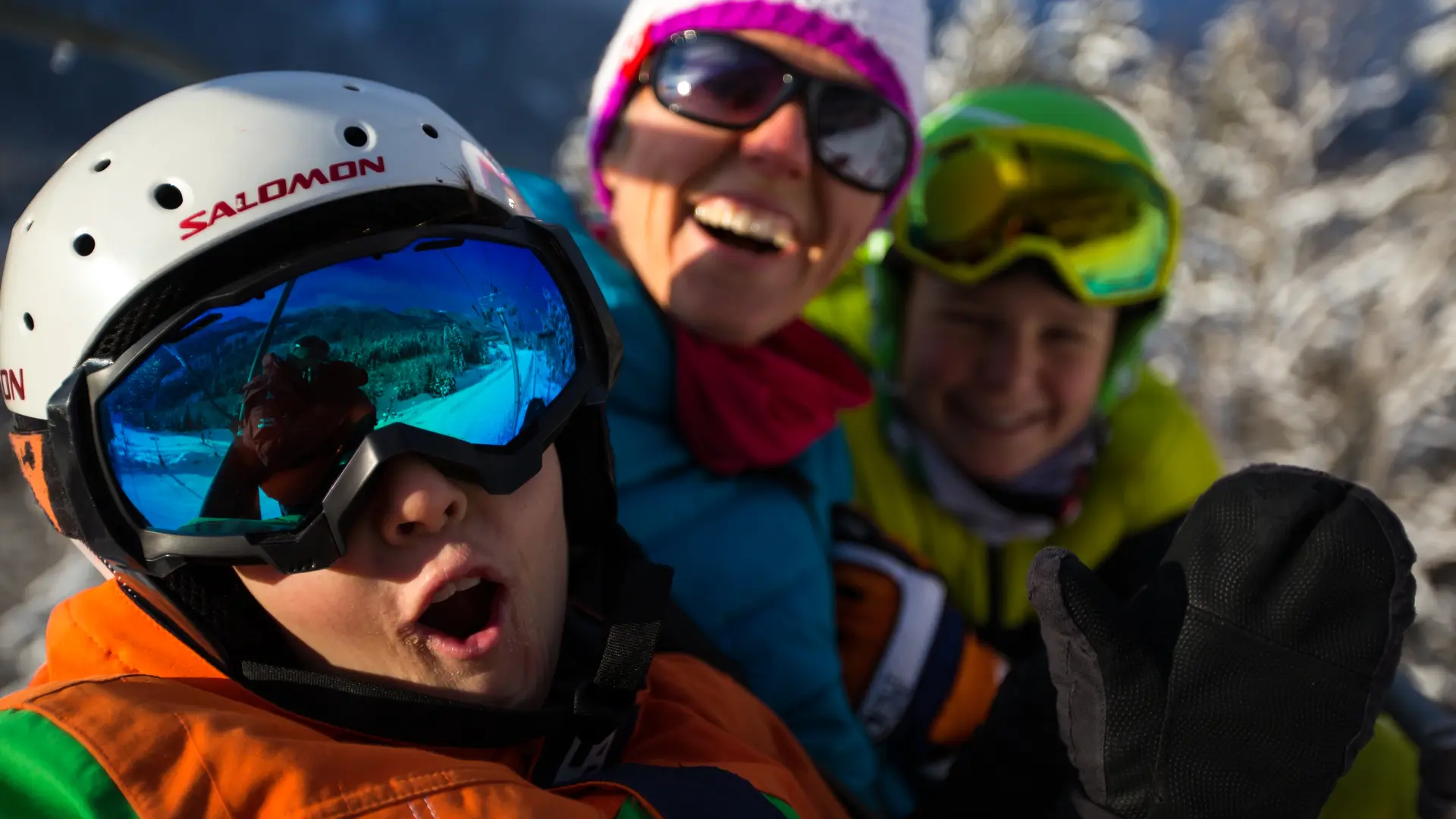 Skieurs dans le télésiège