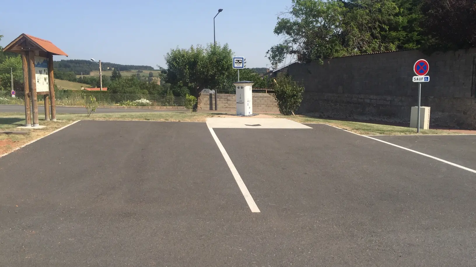 Aire de Services et de stationnement Camping-car