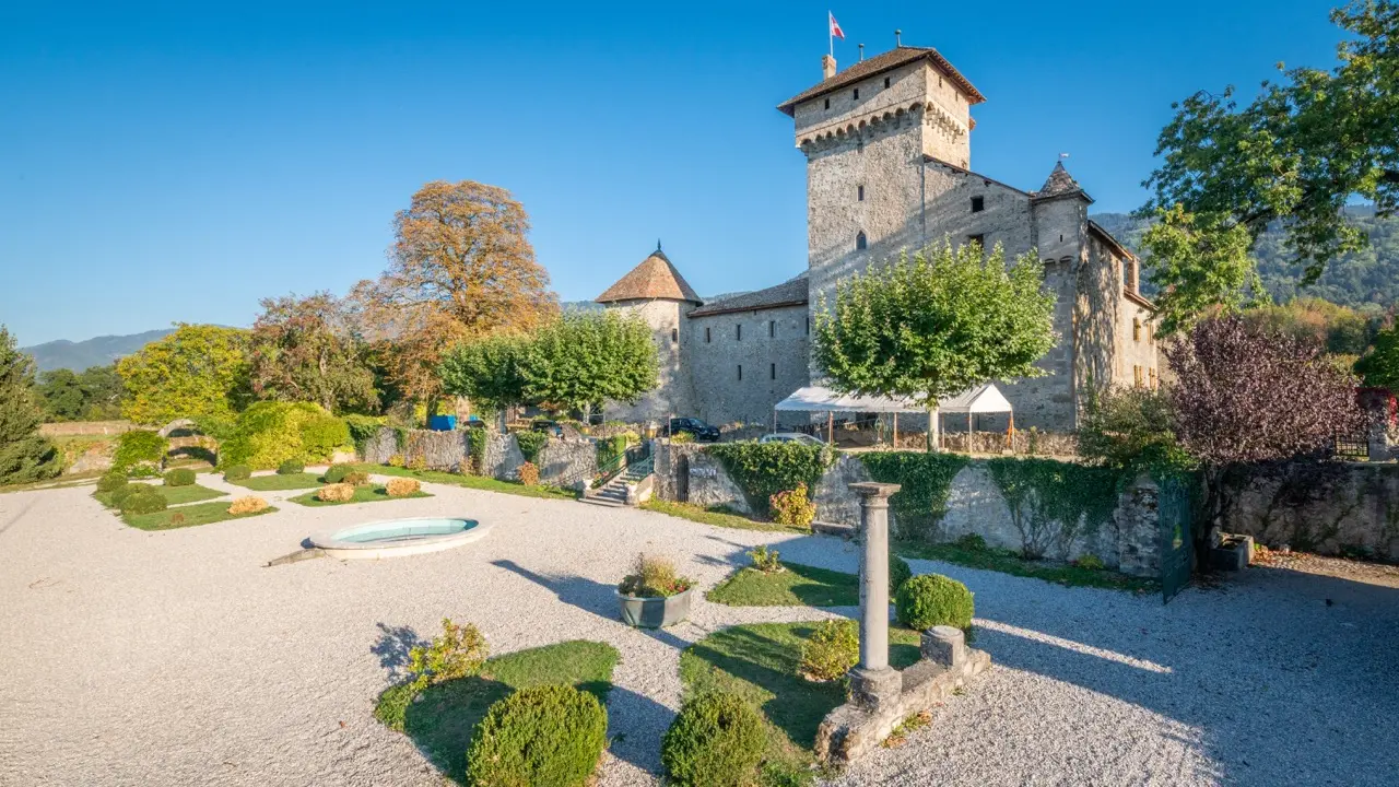 parking et stationnement château d'Avully à Brenthonne