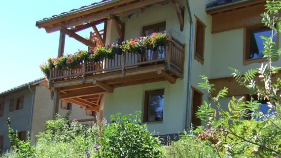 Vue de l'extérieur du gîte - balcon