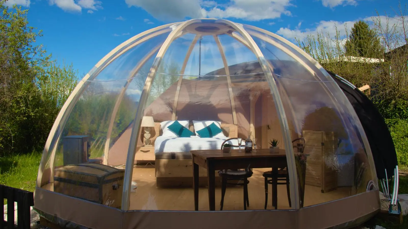 Vue du dôme de l'extérieur en journée