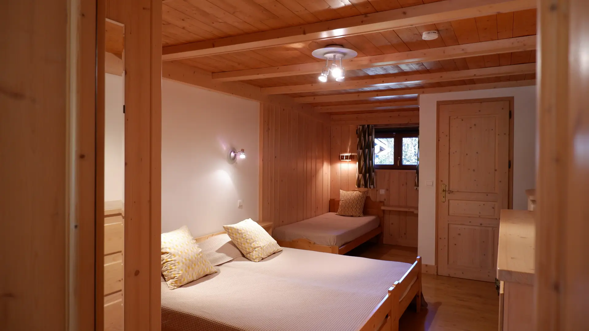 Chambre,vue depuis le salon