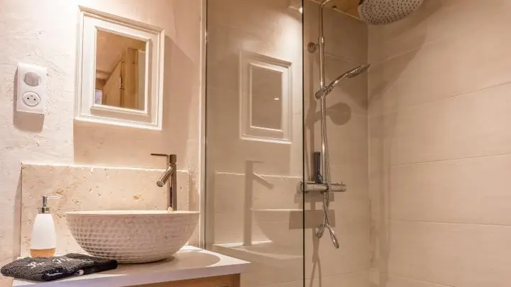 Chambre studio supplémentaire pour 2 personne (indépendante, accès par l'escalier extérieur)