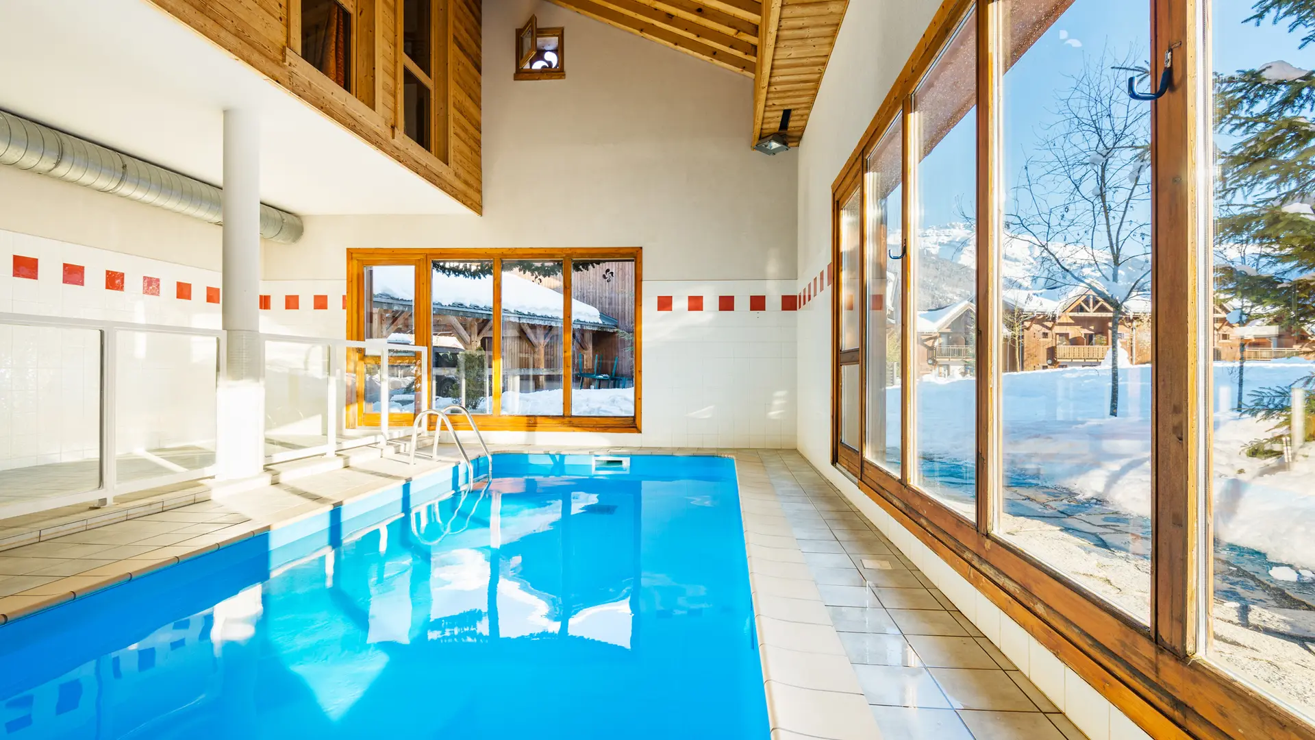 Piscine intérieur
