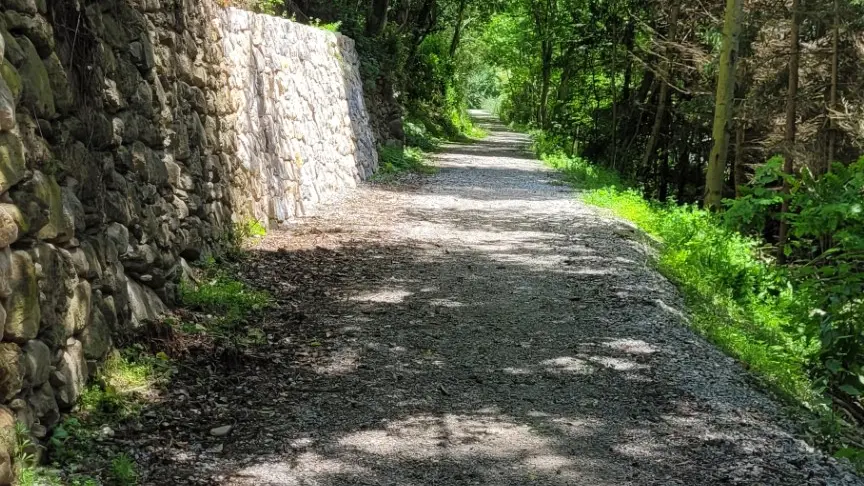 La Camina vers le village de Vèbre