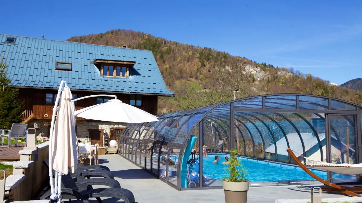 Gite avec piscine couverte et chauffée