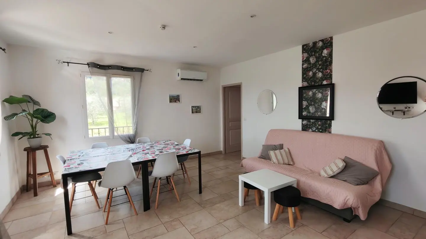 Séjour cuisine Gîte Roses de Provence de la Bastide Centifolia à Grasse - Gîtes de France Alpes-Maritimes