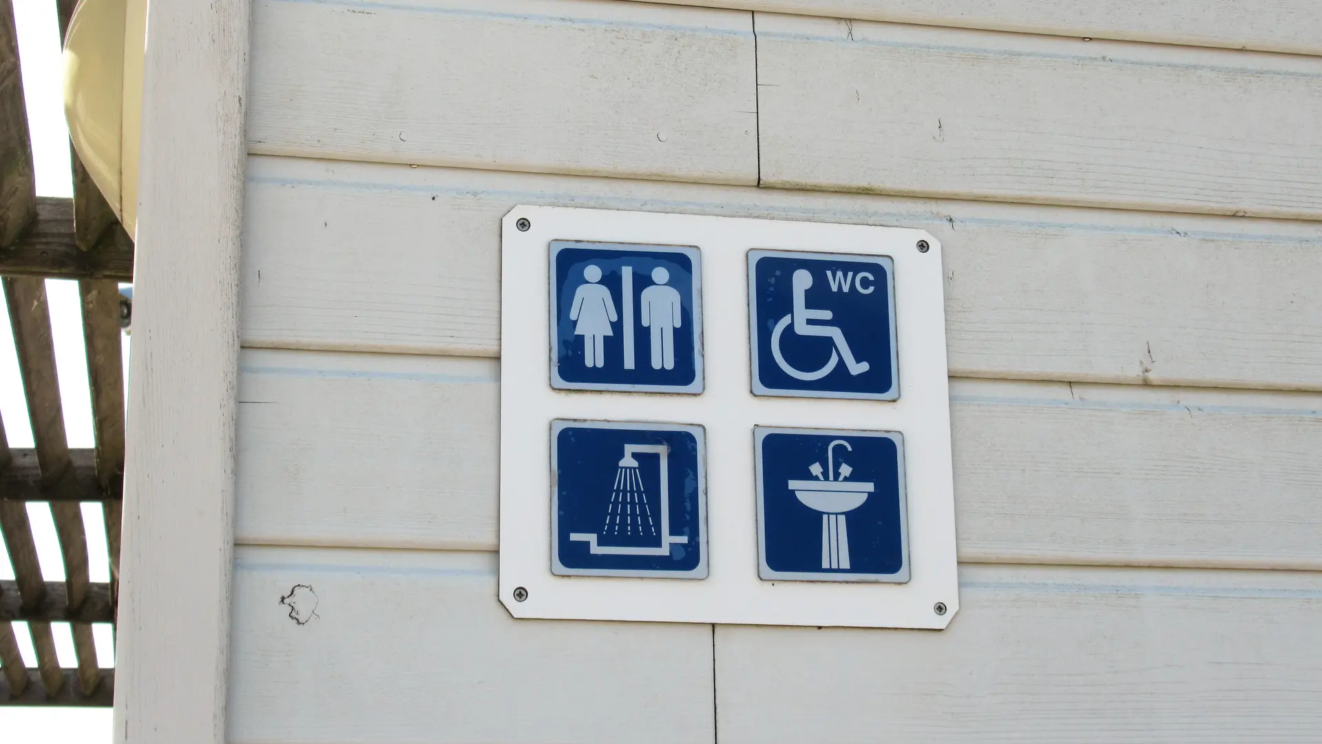 Toiletten Erste-Hilfe-Station