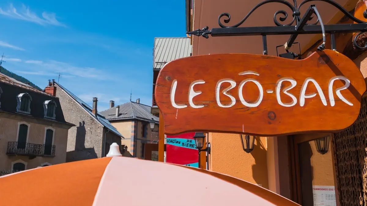 Le Bo Bar dans le village d'Aiguilles