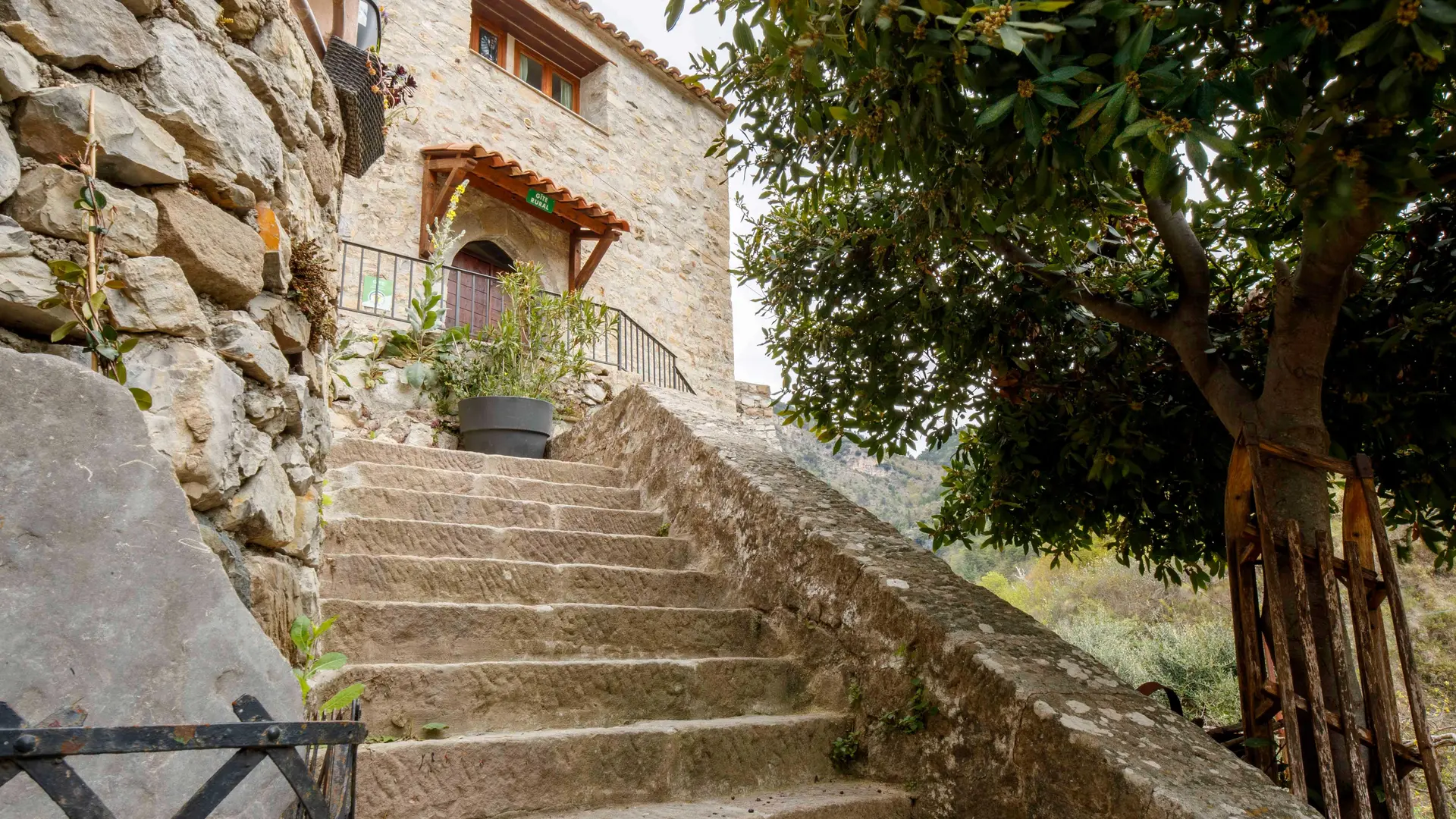 Gîte Baous de Lucéram-Escaliers accès gîte-Lucéram-Gîtes de France des Alpes-Maritimes