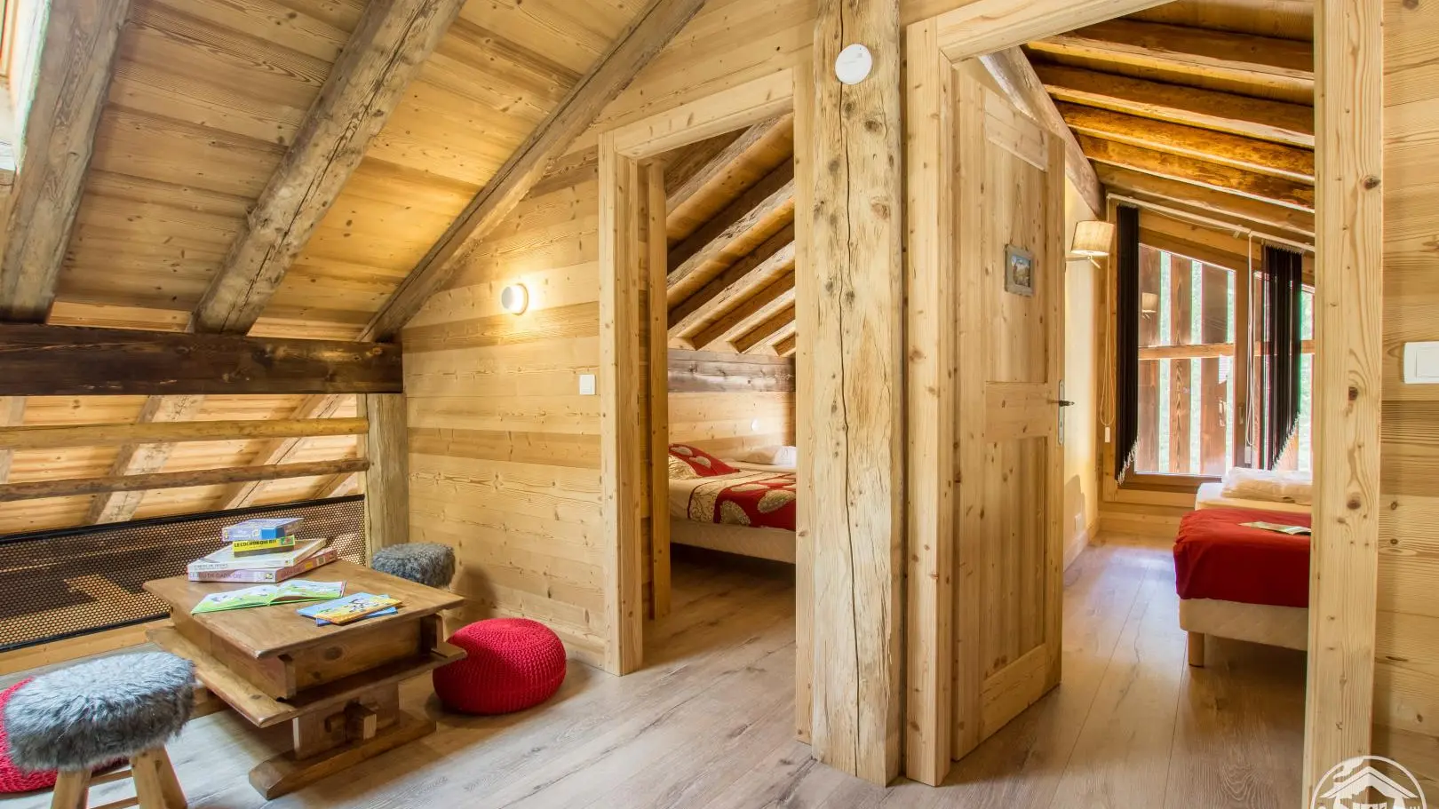 Mezzanine donnant accès à 2 chambres et salle de bains