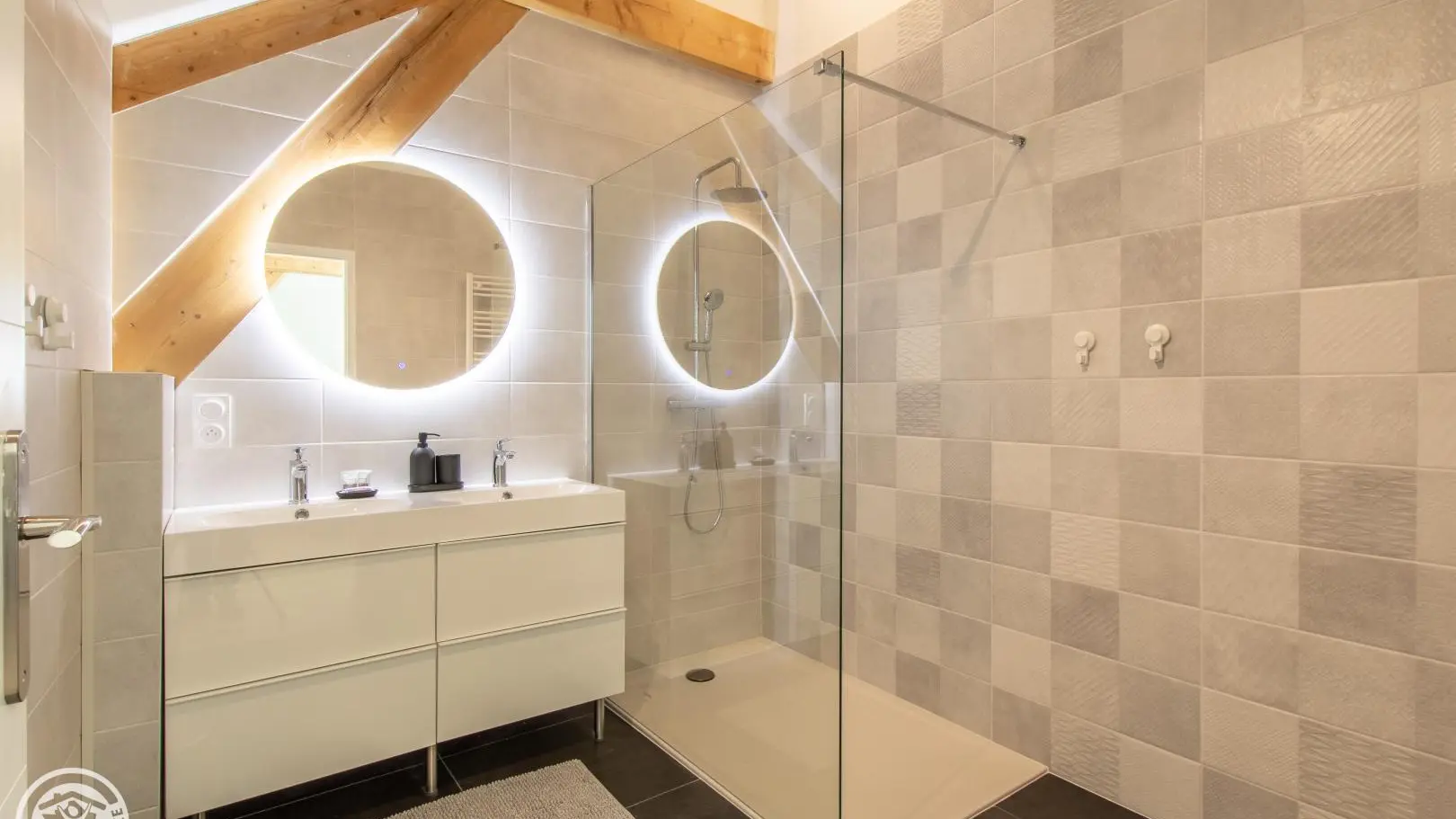 Salle d'eau privative chambre 2