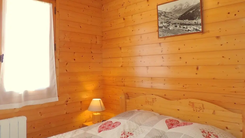 La chambre(lit 140 x 190 (vue 1/2)