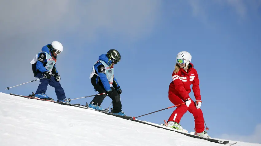 Cours de ski alpin et club Piou-Piou avec l'ESF aux Plans d'Hotonnes