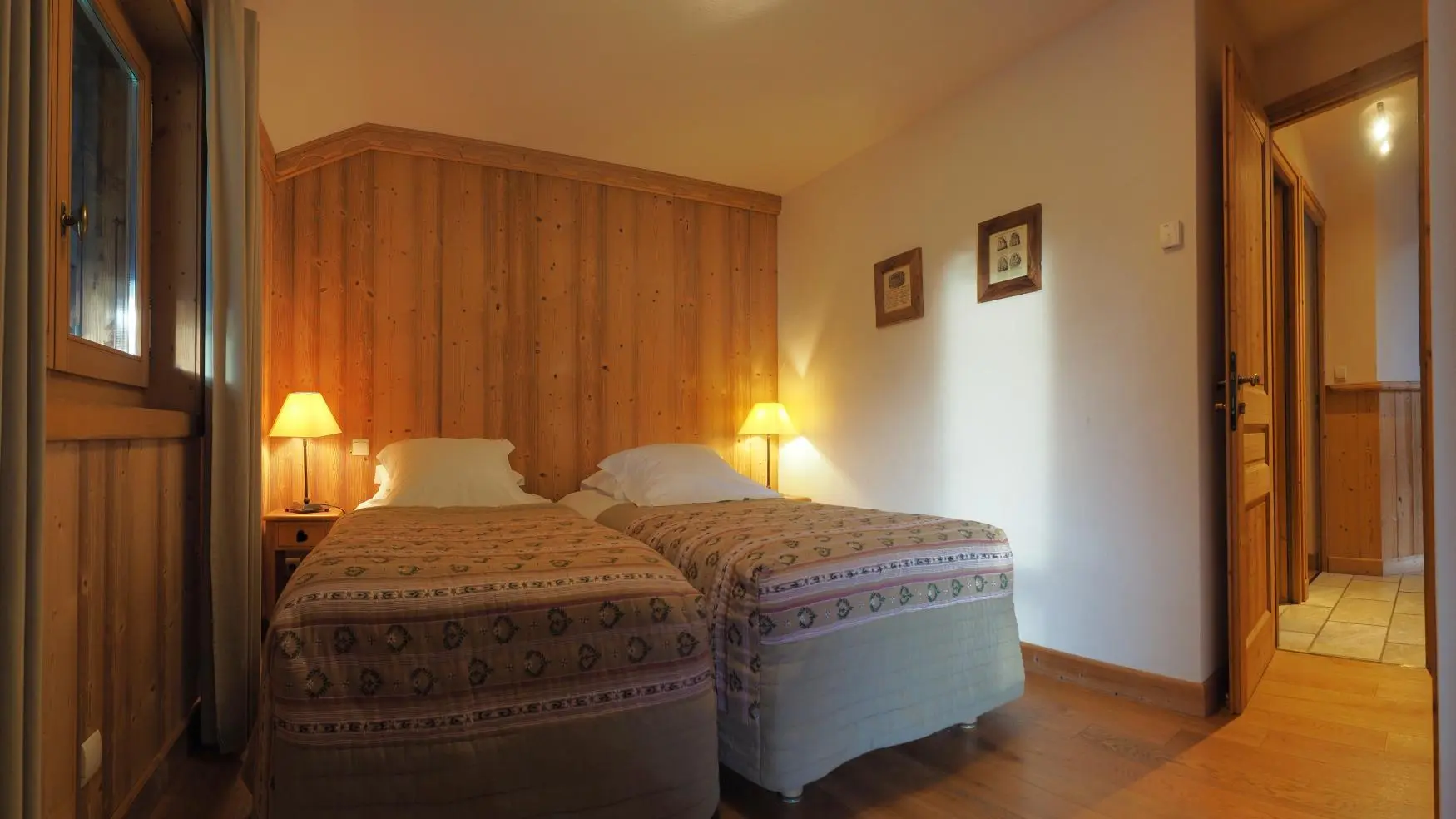 Chambre lits jumeaux (90 x 200) avec placards - Niveau 1