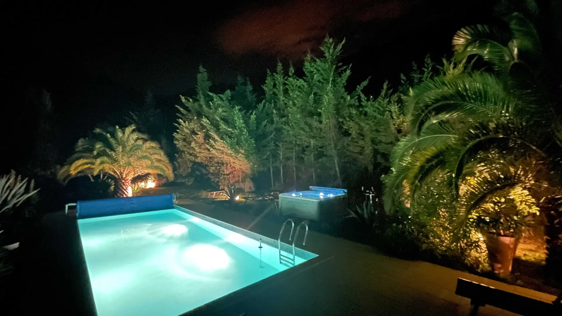 Villa Palmeraie Nice® Villa palmeraie Aspremont 06-Vue piscine de nuit-Aspremont-Gîtes de France des Alpes-Maritimes