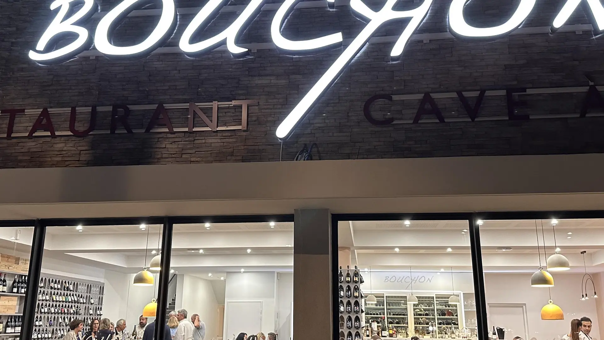 Devanture du restaurant le Bouchon à Cuers