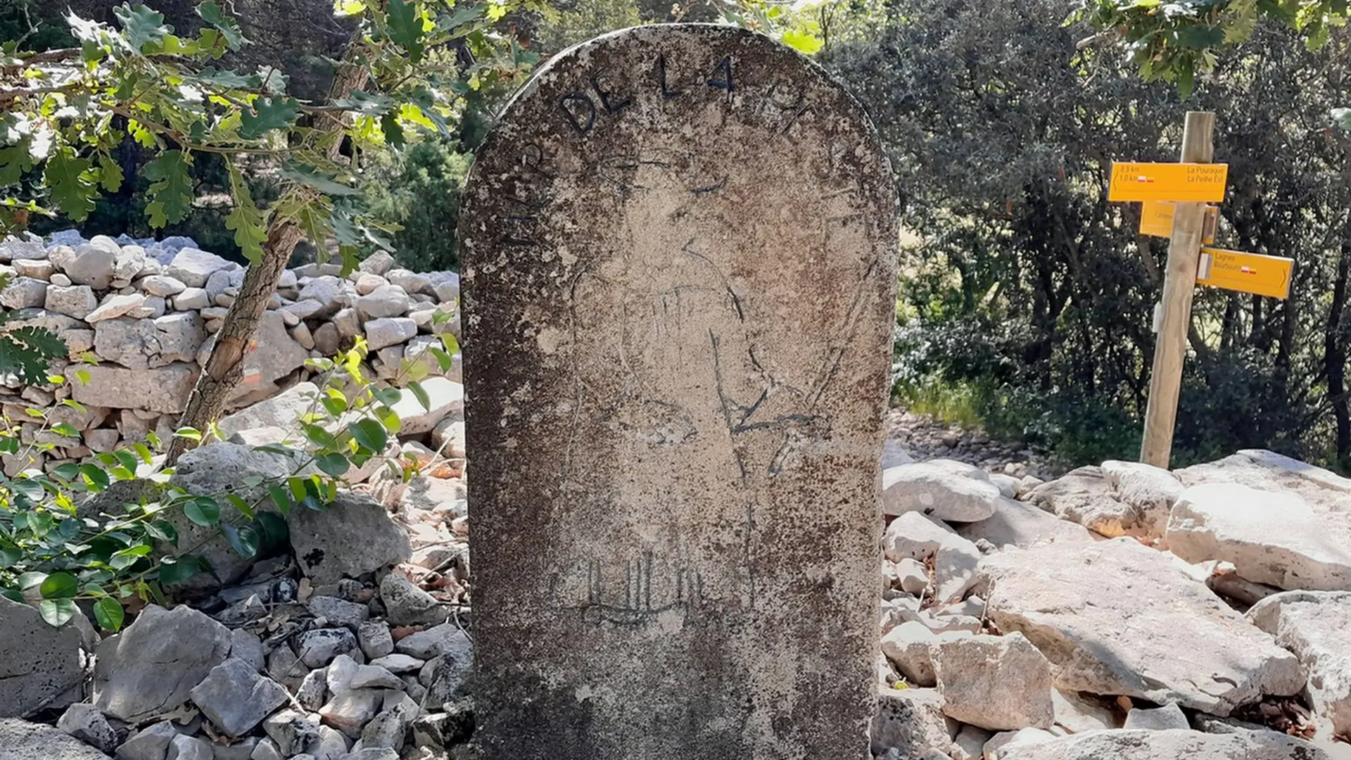 Borne du Mur de la Peste