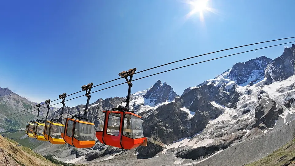 Télécabines colorées des Glaciers de la Meije