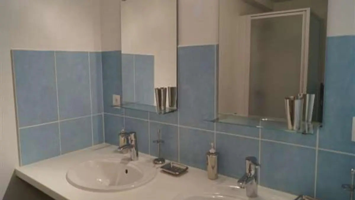 Premier étage : salle de bain n° 4