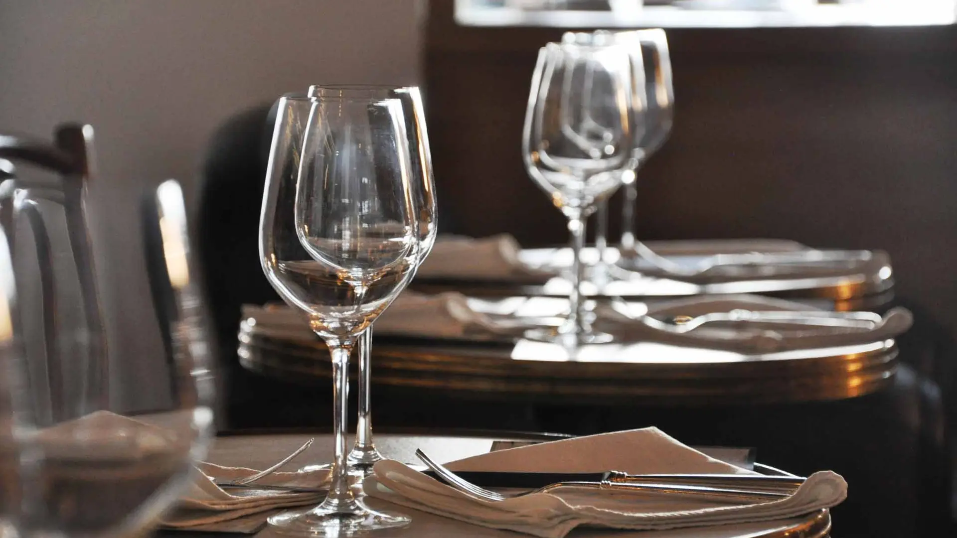Tables intérieurs restaurant