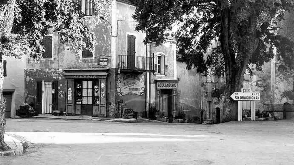 Place de la fontaine de l'ancien village